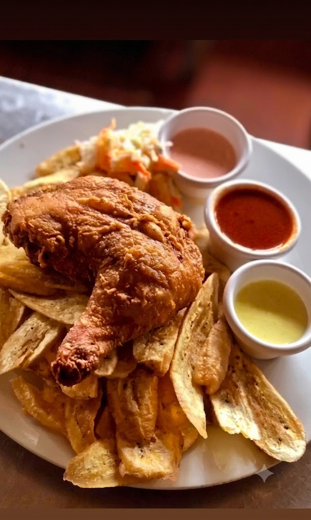 Pollo frito crujiente de Pollos Tikos Hn